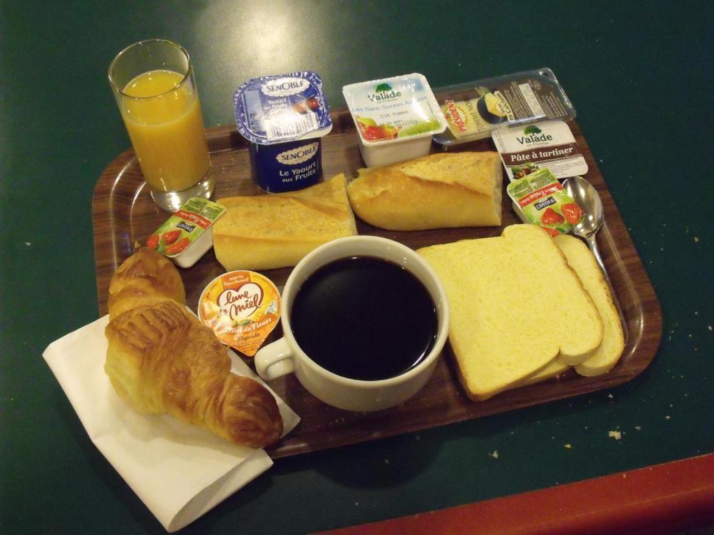 快速宫殿奥克斯尔酒店 蒙讷特 外观 照片